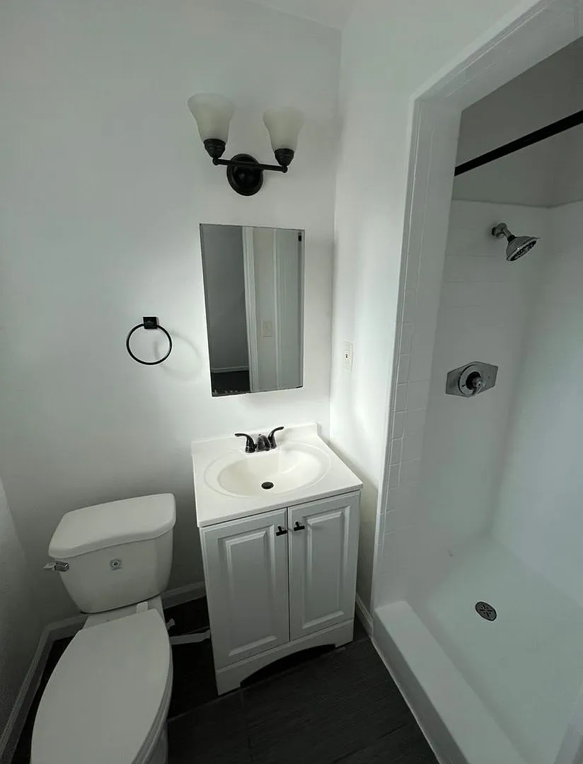 Blake Manor — Photo 3
