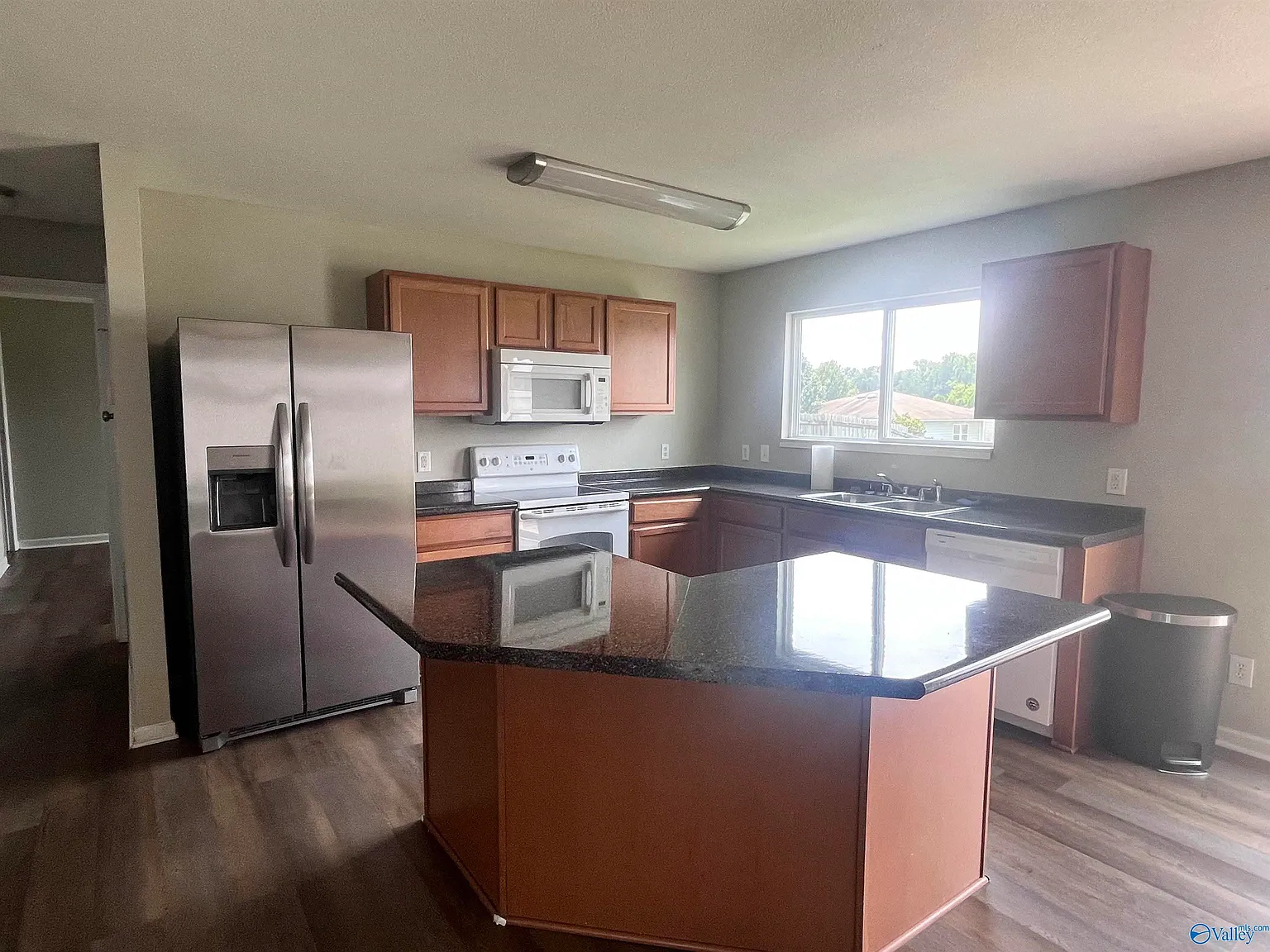 3 bed, 2.0 bath, 1432 sqft, $1,600 — Photo 4