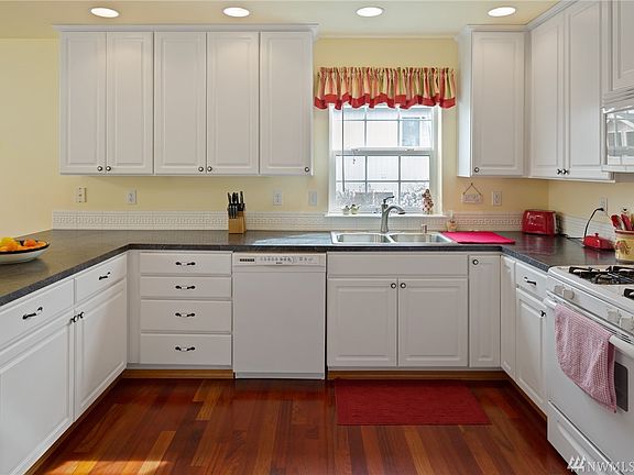 5th image of 2315 Carnation Ct