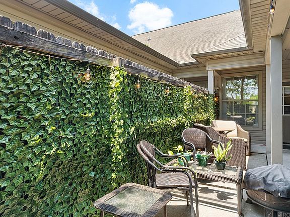 2nd image of 809 Summer Breeze Dr APT 401