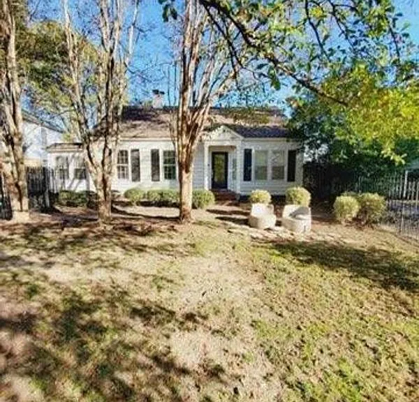 816 Charles Pl — Photo 1