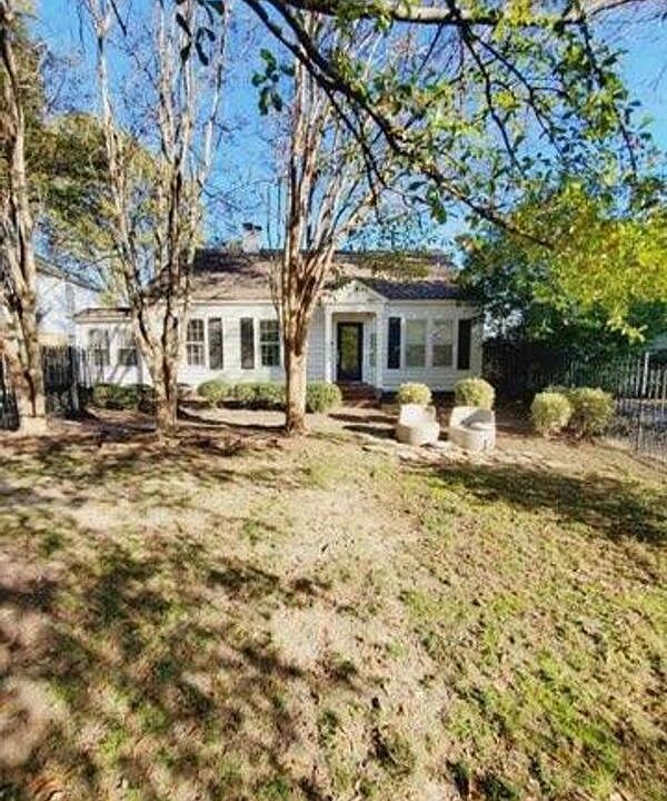 1st image of 816 Charles Pl