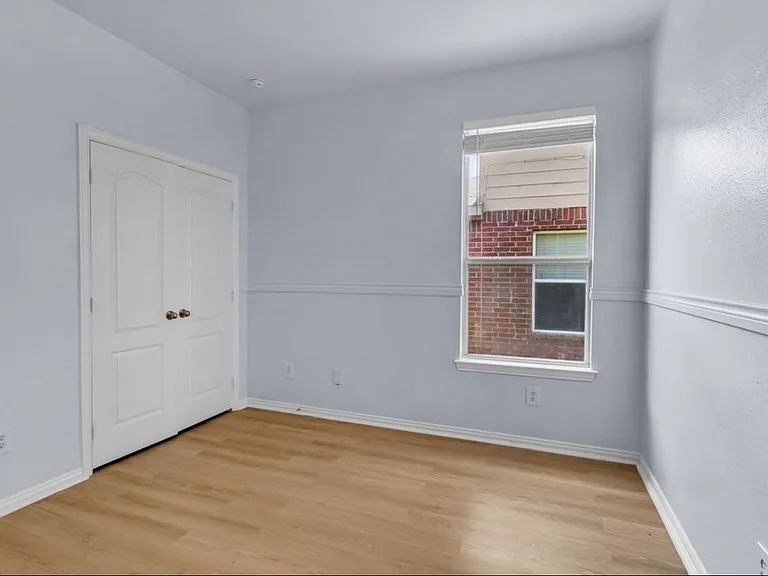 933 Bens Dr — Photo 14