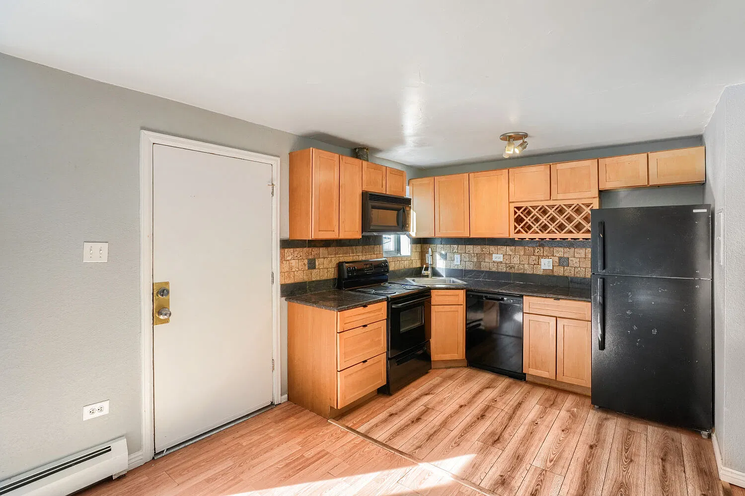 2 bed, 1.5 bath, 754 sqft, $1,475 — Photo 4