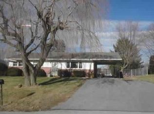 1239 Marvern Dr W, Chambersburg, PA 17202