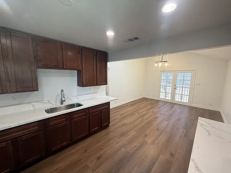 11247 Dalwood Ave — Photo 4