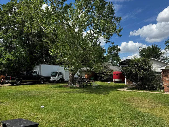 8910 Carousel Ln, Houston, TX 77080