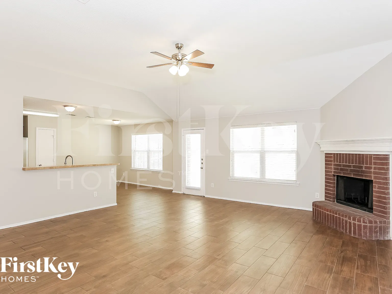 4 bed, 2.0 bath, 1801 sqft, $2,205 — Photo 2