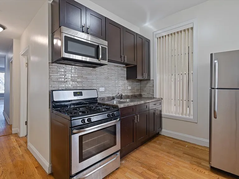 4211 W Gladys Ave #2 — Photo 17