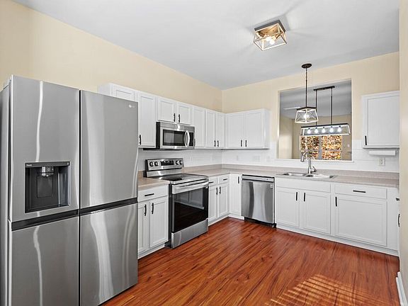 4th image of 546 Summer Breeze Dr