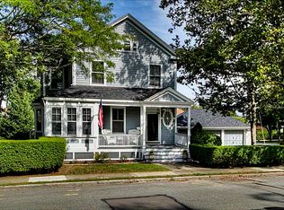 7 Prairie Ave, Newport, RI 02840