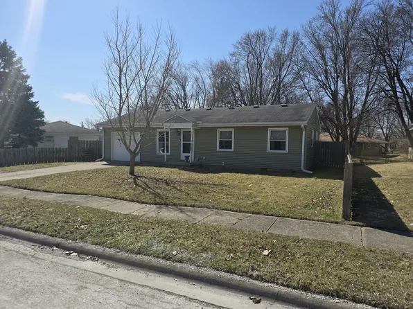 5 Kirkwood Dr, Clinton, IL 61727