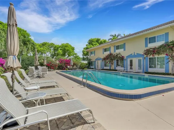 230 3rd Ave S APT 4, Naples, FL 34102