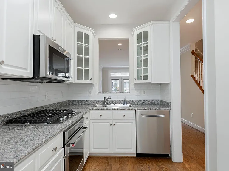 9 Franklin St — Photo 12