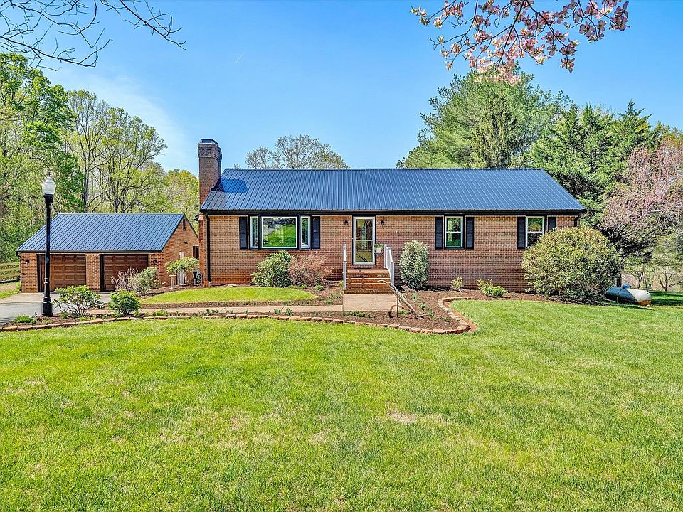 1st image of 107 Casaloma Dr