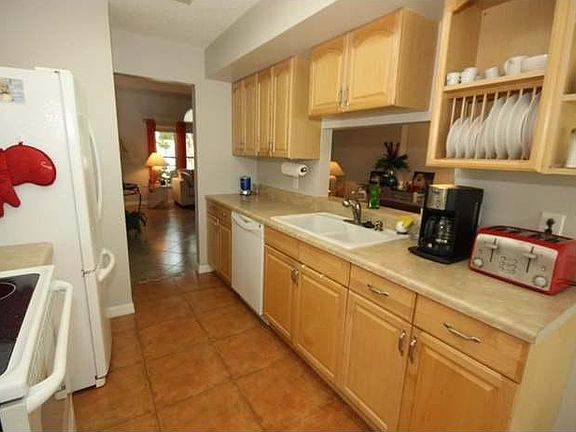 3rd image of 818 E Charing Cross Cir