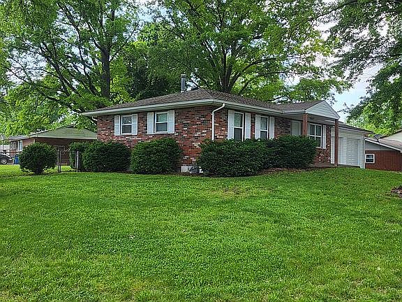 3rd image of 107 Hillcrest Dr