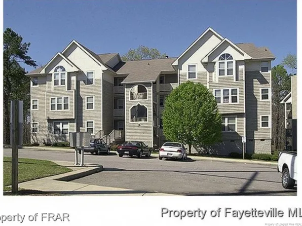 978 Stewarts Creek Dr, Fayetteville, NC 28314