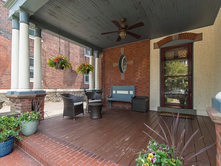 104 Rochelle Ave — Photo 14