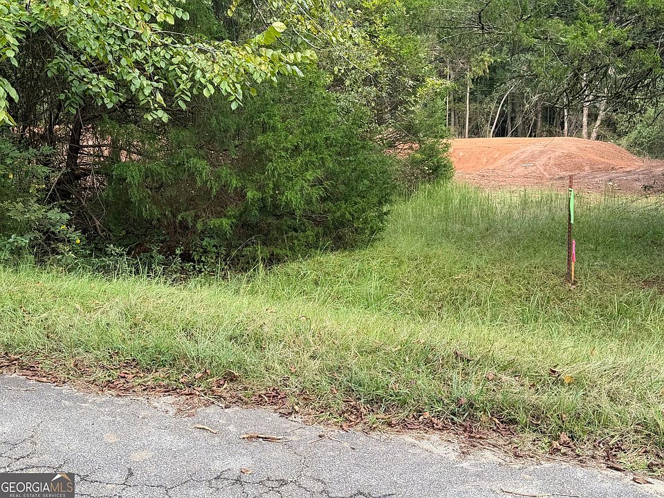2nd image of 100 Winding Ln