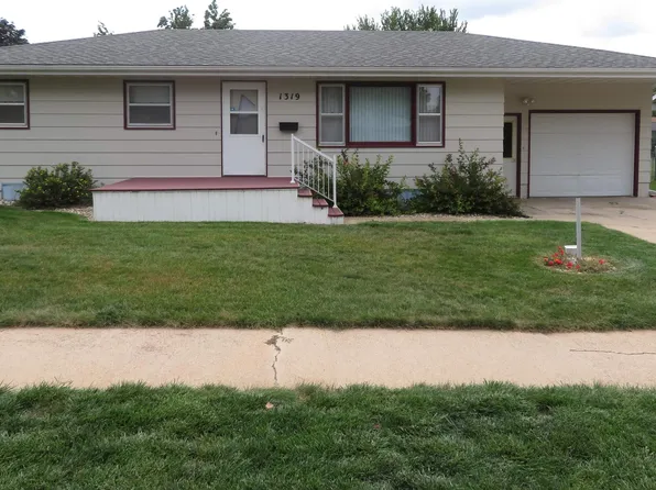 1319 W Birch Ave, Mitchell, SD 57301