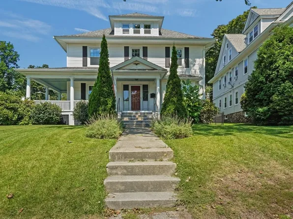 1055 Pleasant St, Worcester, MA 01602