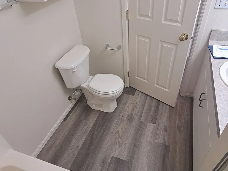 1015 SE 4th St #10 — Photo 12