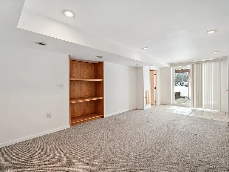7489 Fitzroy Ct — Photo 39