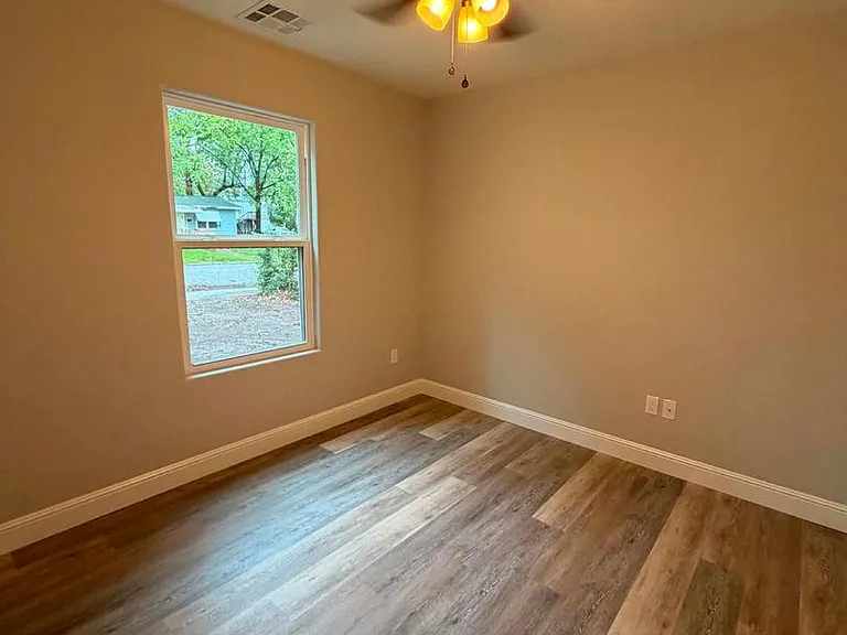 1906 Missouri Ave — Photo 3