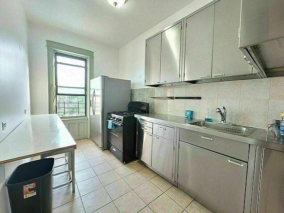 3rd image of 432 Irving Ave #B