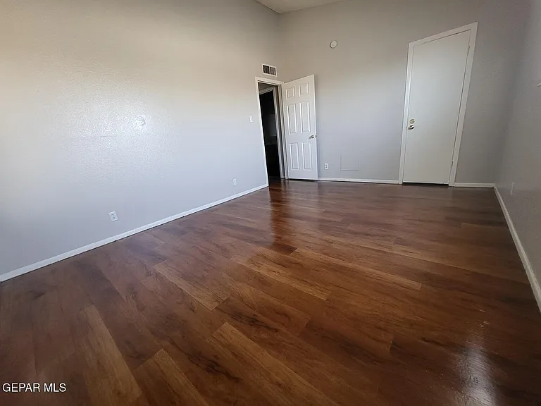 5209 Carousel Dr #6 — Photo 8