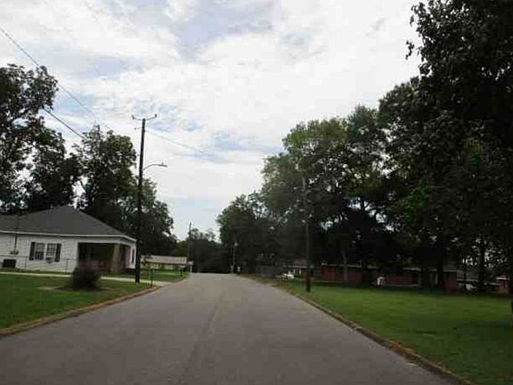 Exterior Neighborhood (street photo)
