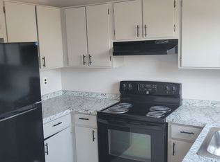 8 Locust Ct, Sicklerville, NJ 08081