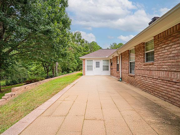 5th image of 17 Bermuda Ln