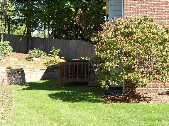 4th image of 601 Cedar Glenn Dr