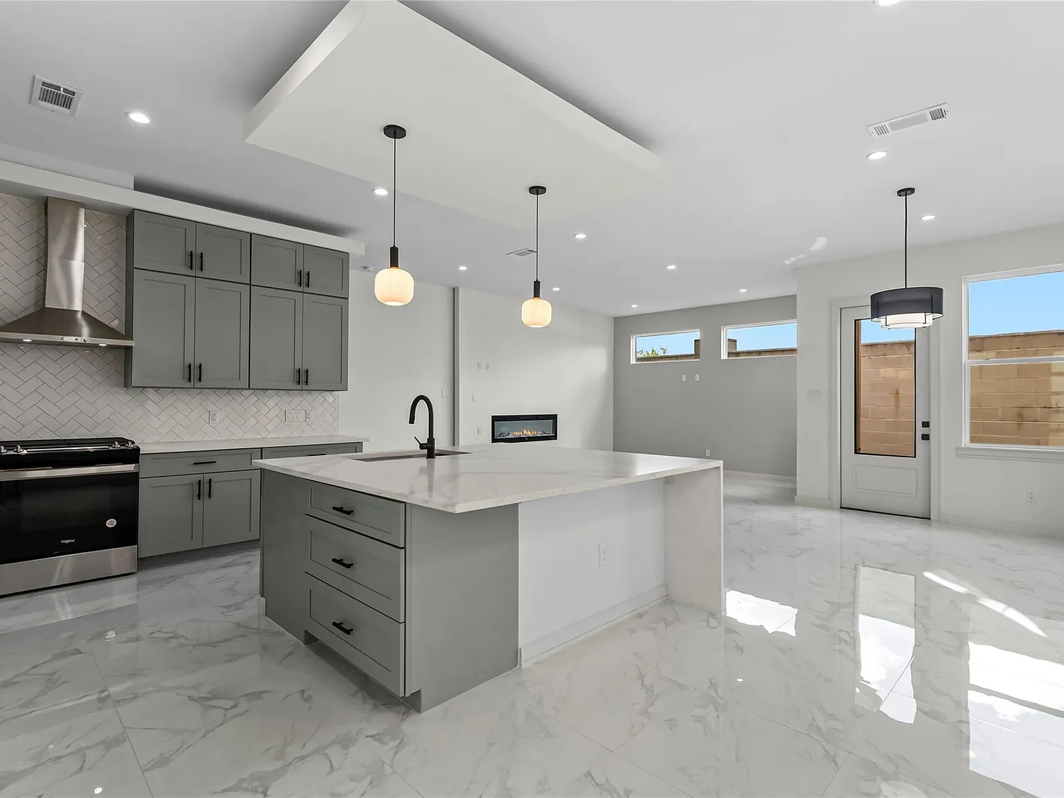 3 bed, 2.5 bath, 2181 sqft, $3,500 — Photo 3