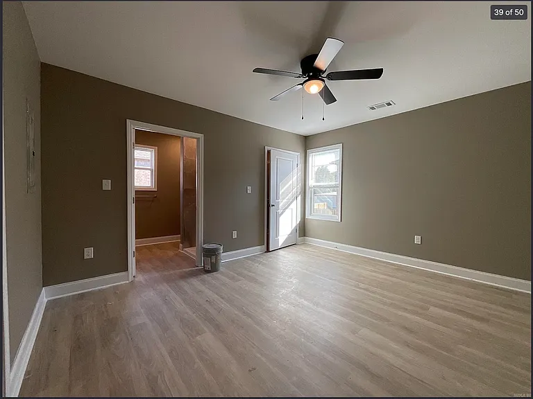 401 & 403 E Center St #401 — Photo 24