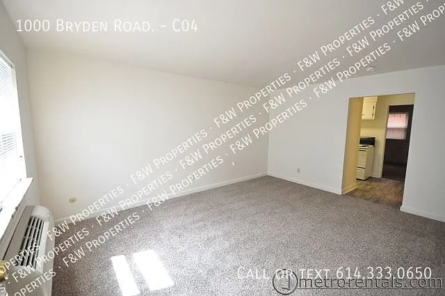 Building Photo - 1000 Bryden Rd #C04