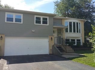 7713 Crabtree Ct, Woodridge, IL