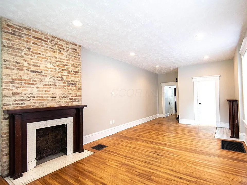 3 bed, 1.5 bath, 2700 sqft, $2,000 — Photo 4