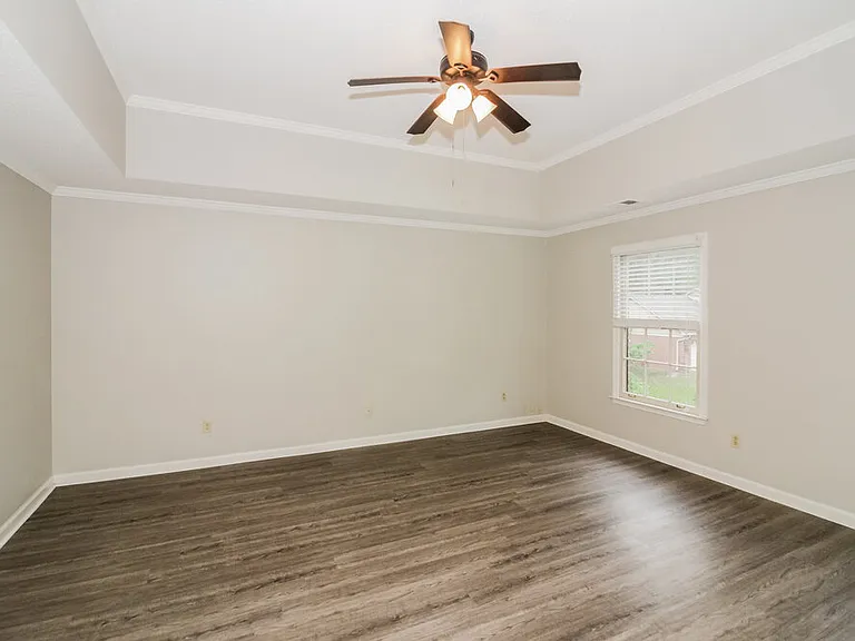 405 Locust Grove Dr — Photo 9