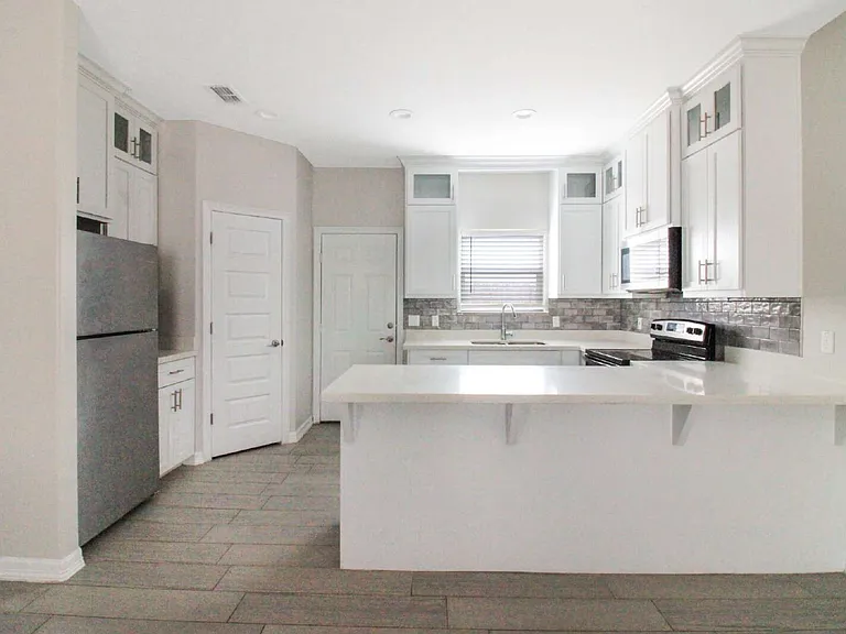 1626 Playa Dr #1 — Photo 2