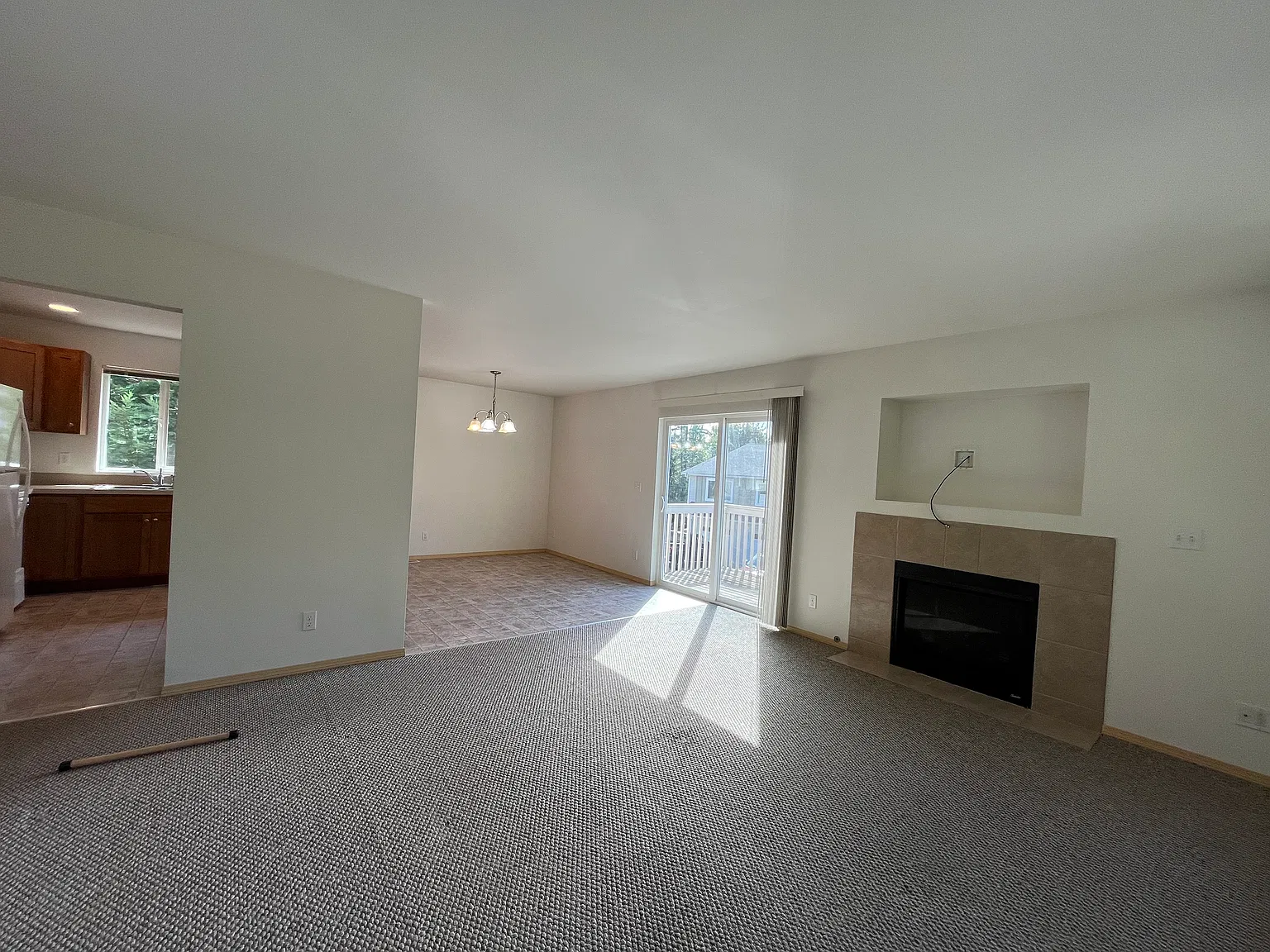 3 bed, 1500 sqft, $2,100 — Photo 4