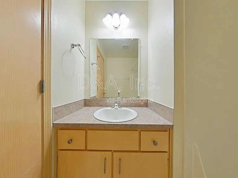 911 NW Anjni Cir — Photo 14