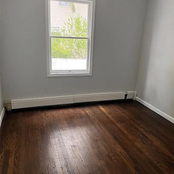 80 Ellen St — Photo 5