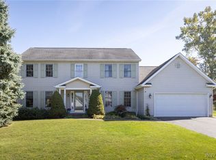 103 Burbank Dr, Orchard Park, NY 14127