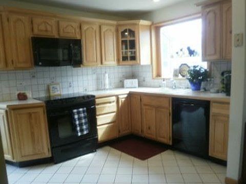3rd image of 115 Blaine Ave