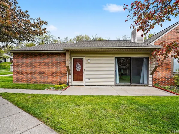 418 Water Tower Cir, Brighton, MI 48116