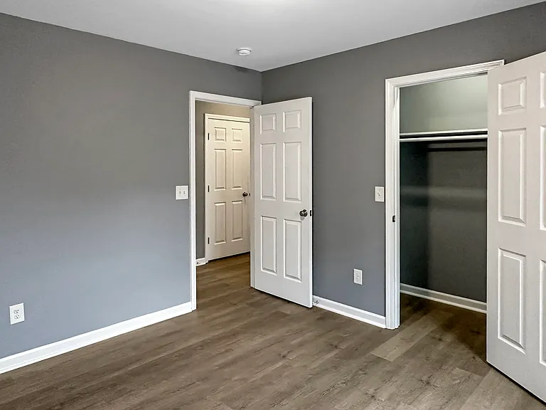 1963 Hilldale Dr — Photo 11