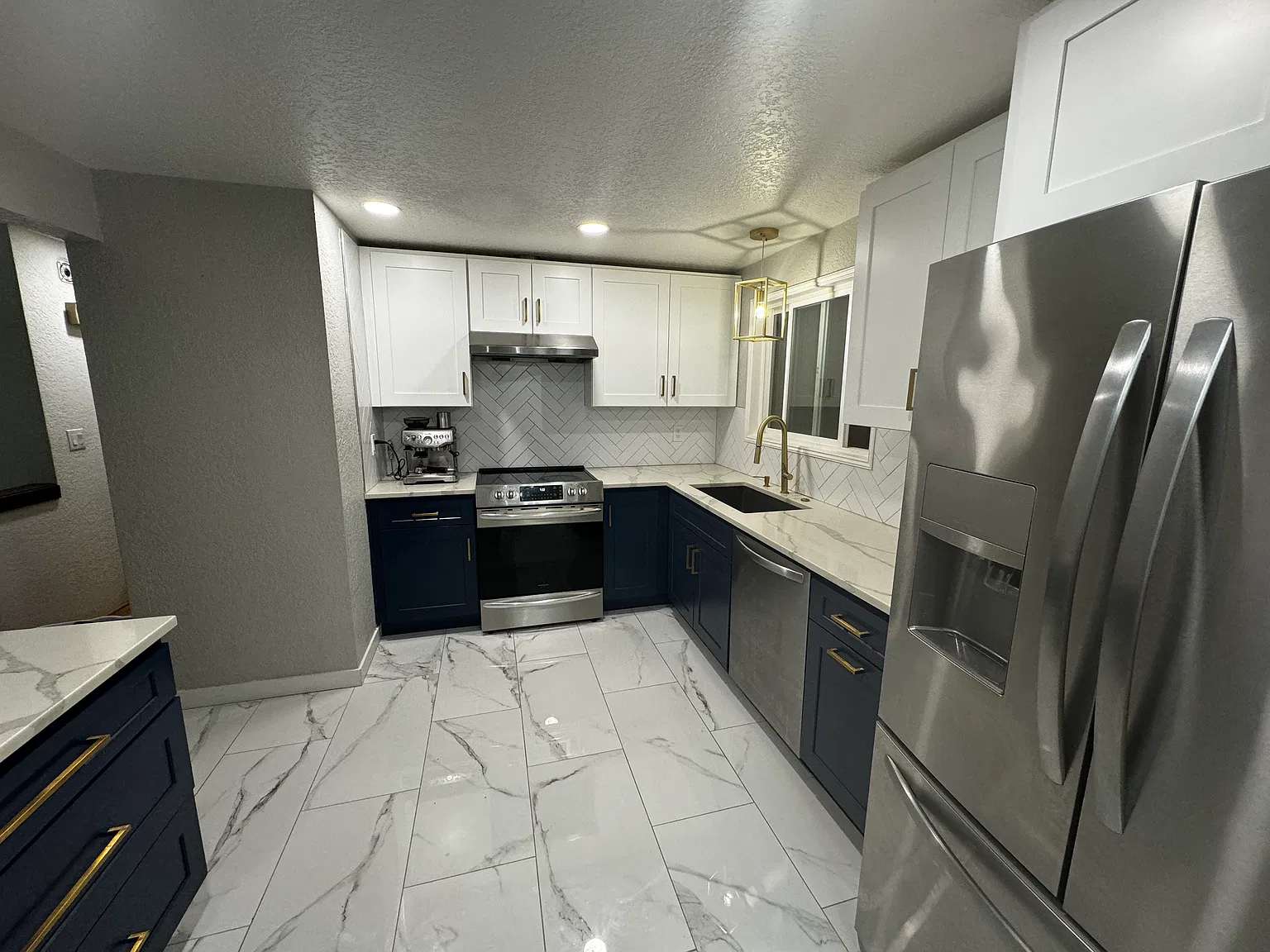 4 bed, 1800 sqft, $3,650 — Photo 2
